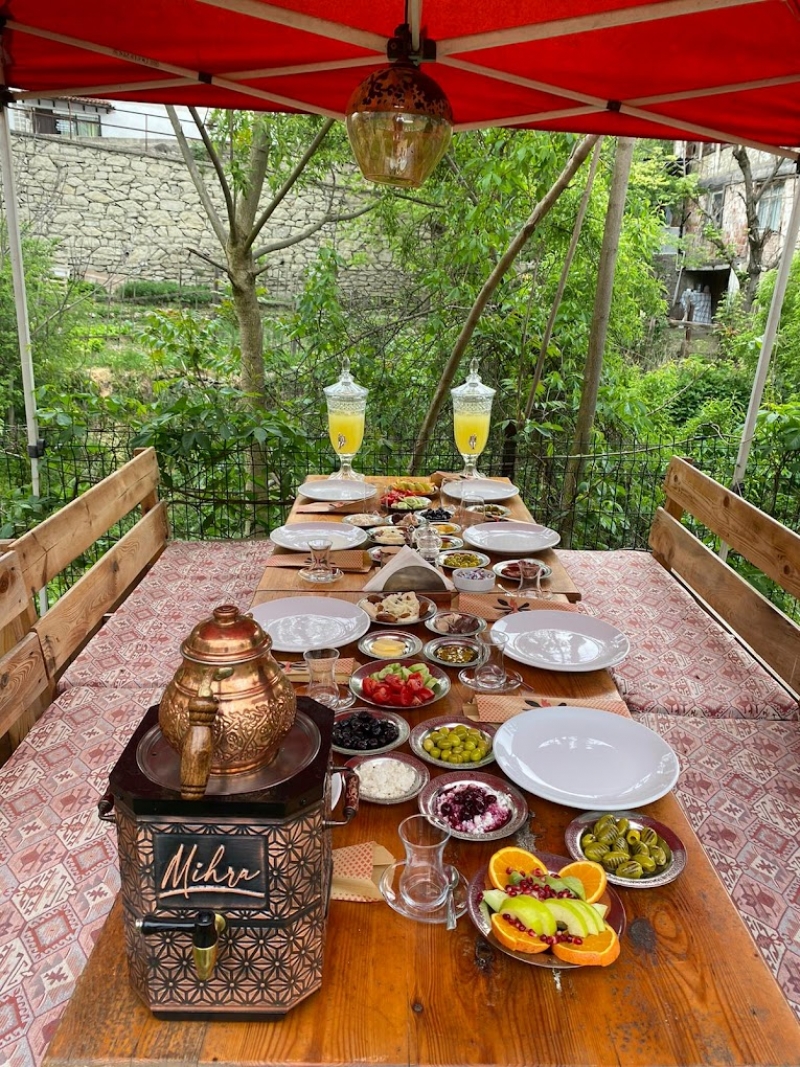 MİHRA KIR BAHÇESİ