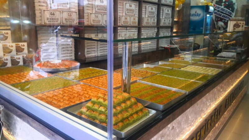 GAZİANTEPLİ DEMİROĞLU BAKLAVALARI
